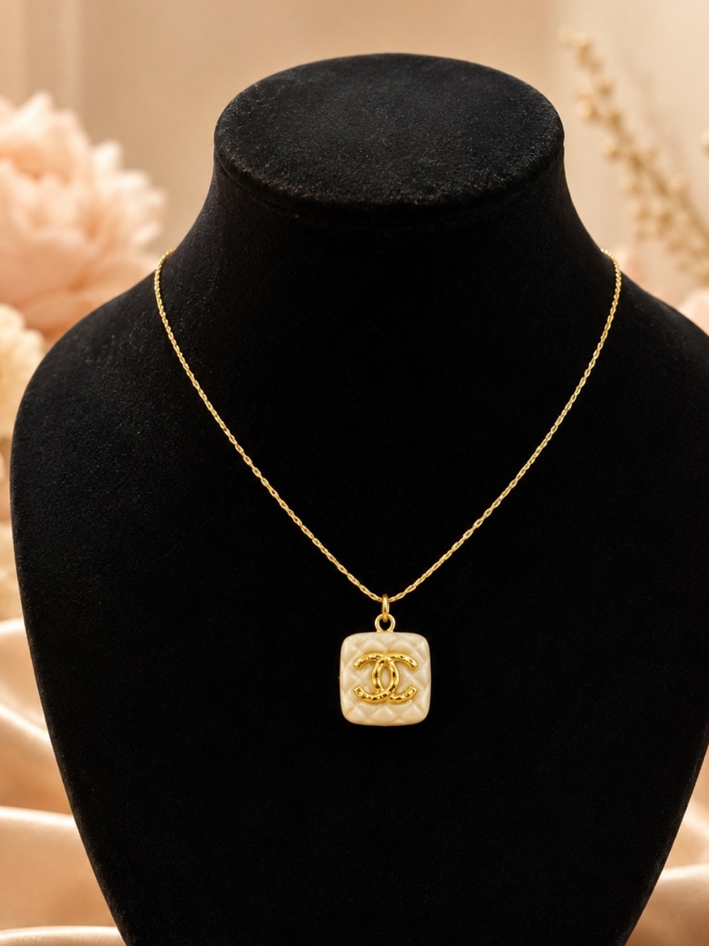 Gold and yellow cream cc necklace